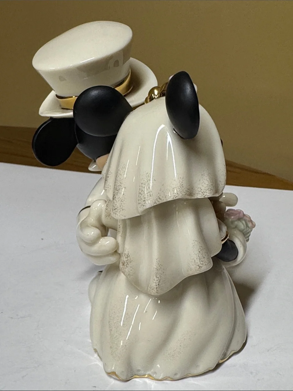 Lenox Disney Showcase Minnie's Dream Wedding figurine cake topper crystal gem